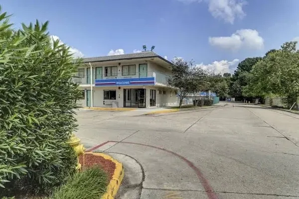 Photo 1 - Studio 6 Lafayette, LA – I-10 & I-49 N