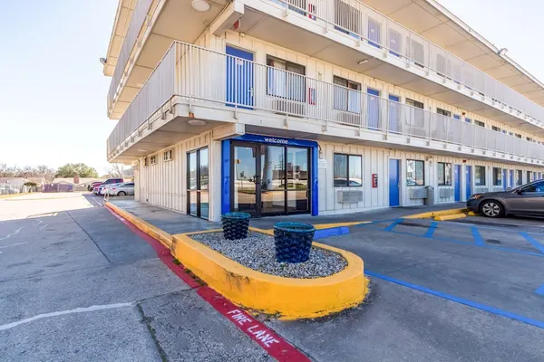 Photo 1 - Motel 6 Garland, TX - Dallas