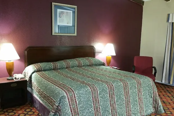 Photo 1 - Executive Inn and Suites Waxahachie