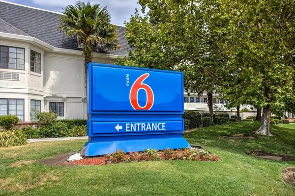 Photo 1 - Motel 6 Fairfield, CA - North