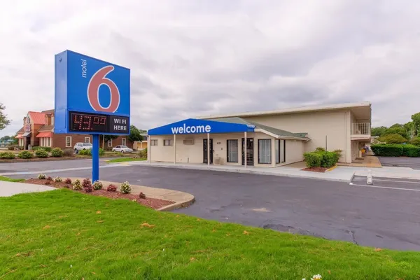 Photo 1 - Motel 6 Norfolk, VA