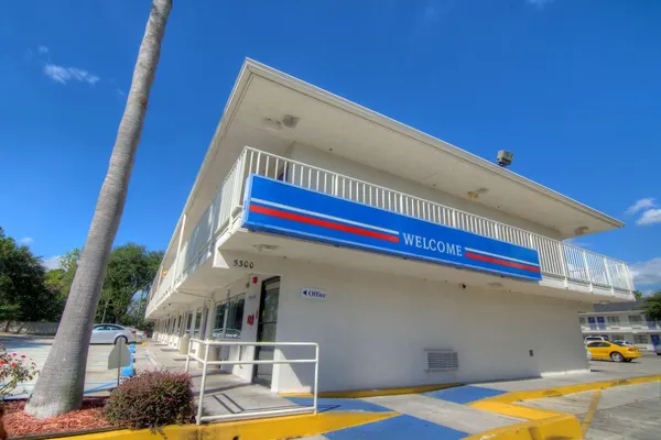 Photo 1 - Motel 6 Orlando, FL - Winter Park