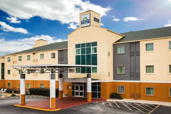 Photo 1 - Days Inn & Suites by Wyndham Augusta Near Fort Eisenhower