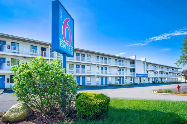 Photo 1 - Motel 6 Warren, MI - Detroit East