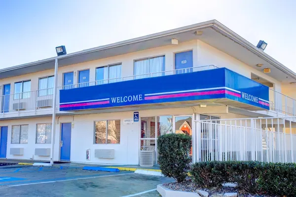 Photo 1 - Motel 6 Murfreesboro, TN