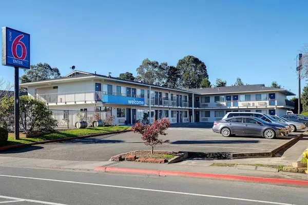 Photo 1 - Motel 6 Arcata, CA - Cal Poly Humboldt