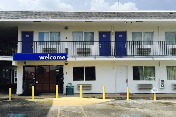 Photo 1 - Motel 6 Lufkin, TX