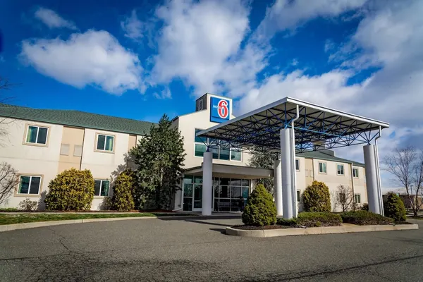 Photo 1 - Motel 6 Pottstown, PA