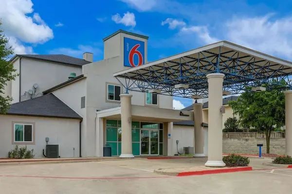 Photo 1 - Motel 6 Weatherford, TX