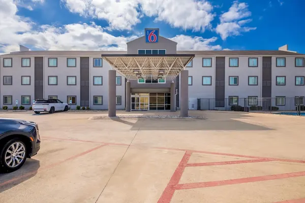 Photo 1 - Motel 6 Killeen, TX