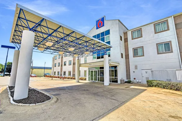 Photo 1 - Motel 6 Killeen, TX