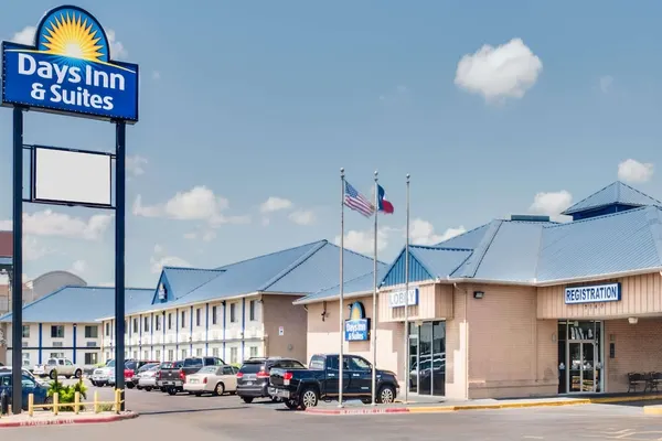 Photo 1 - Days Inn & Suites by Wyndham Laredo