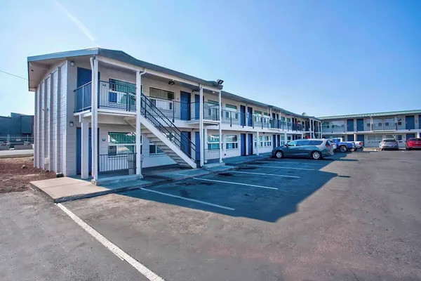 Photo 1 - Motel 6 Bend, OR