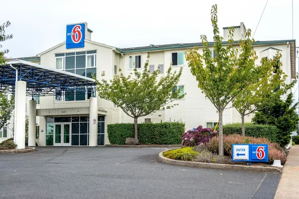 Photo 1 - Motel 6 Lincoln City, OR