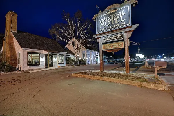 Photo 1 - Colonial Motel And Spa