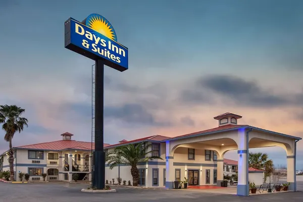 Photo 1 - Days Inn & Suites by Wyndham Braunig Lake