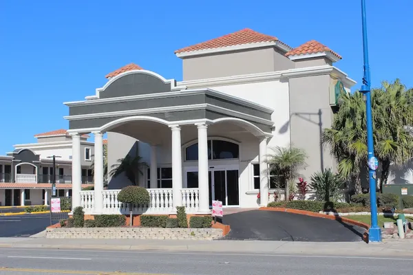 Photo 1 - La Quinta Inn & Suites by Wyndham Oceanfront Daytona Beach