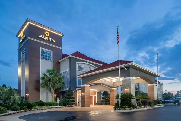 Photo 1 - La Quinta Inn & Suites by Wyndham Prattville