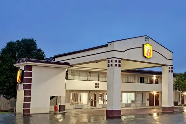 Photo 1 - Super 8 by Wyndham Oklahoma/Frontier City