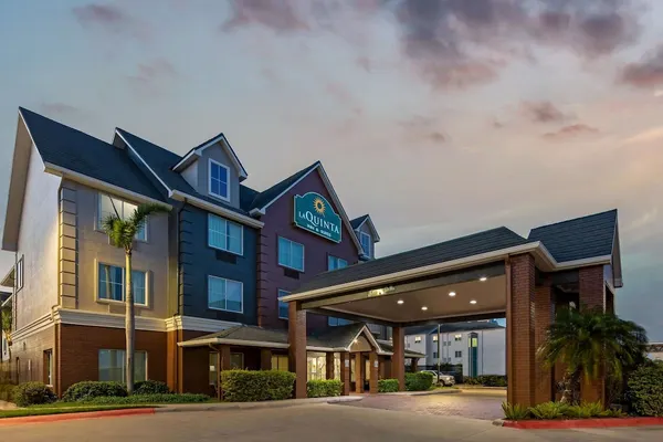 Photo 1 - La Quinta Inn & Suites by Wyndham Pharr North McAllen