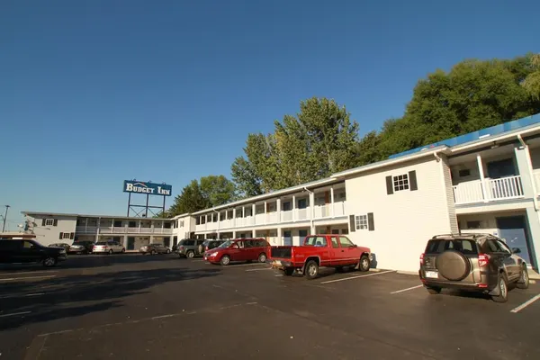 Photo 1 - Budget Inn - Syracuse Airport