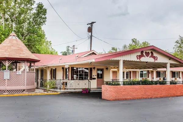 Photo 1 - Jefferson Inn