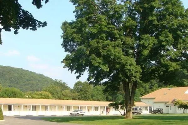 Photo 1 - Rocky River Inn