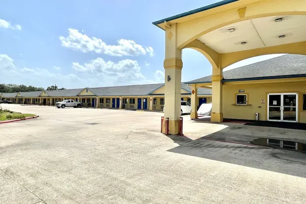 Photo 1 - Luxury Inn & Suites Liberty