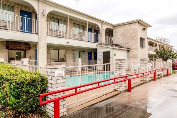 Photo 1 - Motel 6 San Antonio, Tx - Frost Bank Center