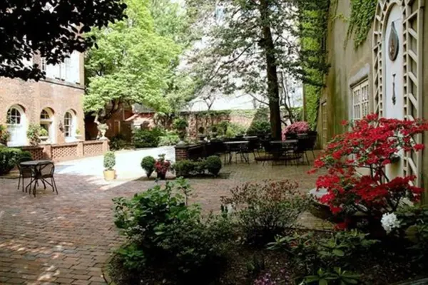 Photo 1 - Morris House Hotel