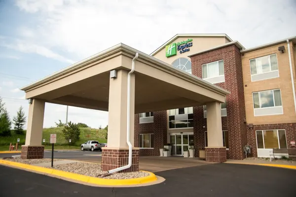 Photo 1 - Holiday Inn Express Hotel & Suites Chanhassen by IHG