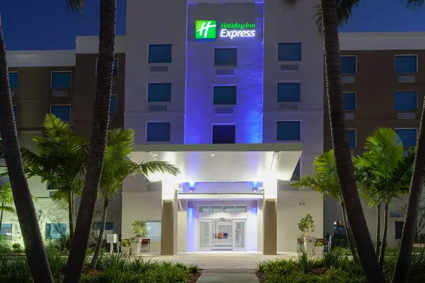 Photo 1 - Holiday Inn Express Hotel & Suites Ft Lauderdale Airport/Cru, an IHG Hotel