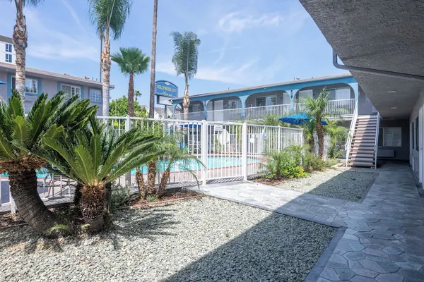 Photo 1 - Hollywood City Inn