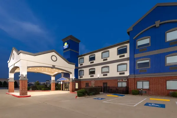 Photo 1 - Days Inn & Suites by Wyndham Sam Houston Tollway