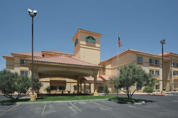 Photo 1 - La Quinta Inn & Suites by Wyndham Albuquerque Midtown