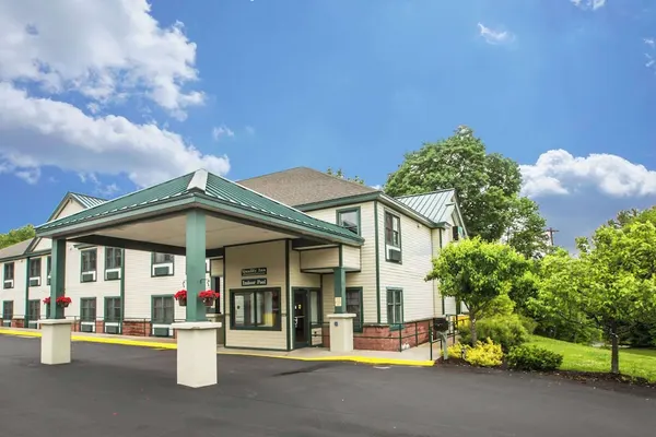 Photo 1 - Econo Lodge Glens Falls / Lake George