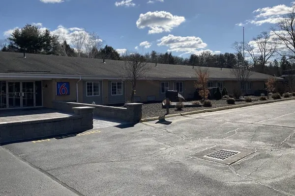 Photo 1 - Motel 6 Putnam, CT