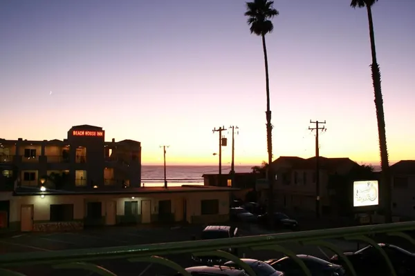 Photo 1 - Motel 6 Pismo Beach - Pacific Ocean