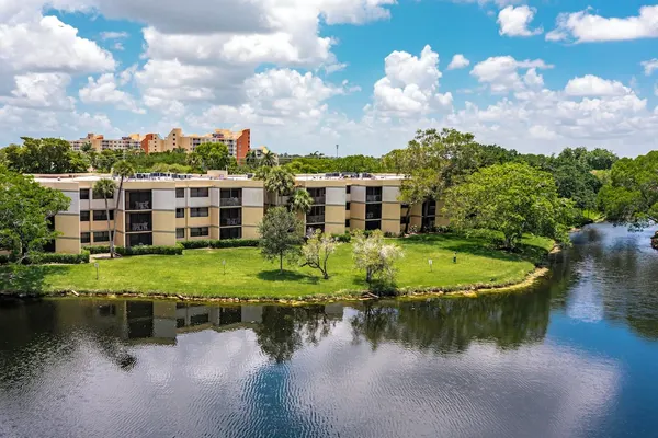Photo 1 - Vacation Village at Bonaventure, Fort Lauderdale