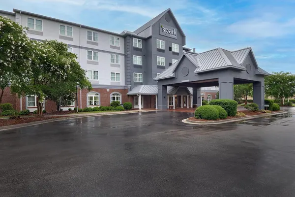 Photo 1 - Spark by Hilton Summerville