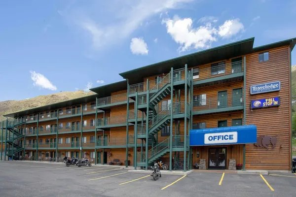 Photo 1 - Travelodge by Wyndham Gardiner Yellowstone Park North