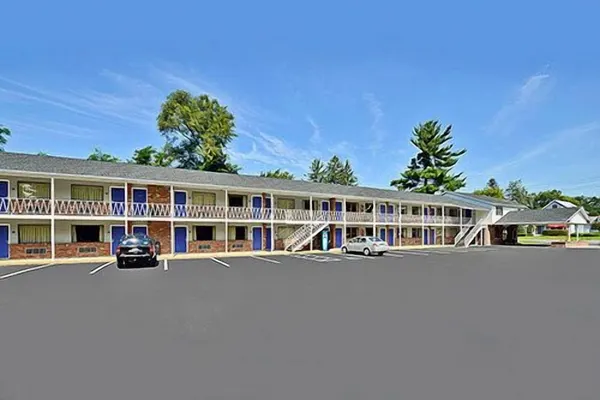 Photo 1 - Motel 6 Albany, NY - Airport