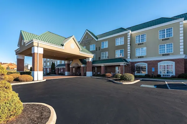 Photo 1 - Country Inn & Suites by Radisson, Findlay, OH