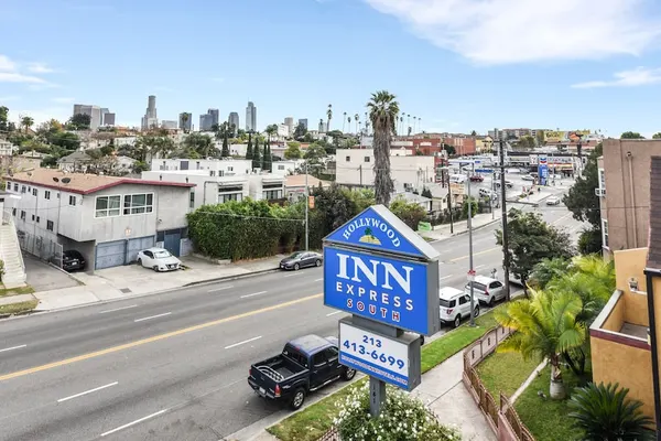 Photo 1 - Hollywood Inn Express South