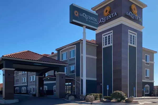 Photo 1 - La Quinta Inn & Suites by Wyndham Gallup