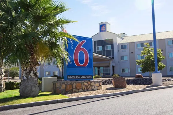 Photo 1 - Motel 6 Las Cruces, NM - Telshor