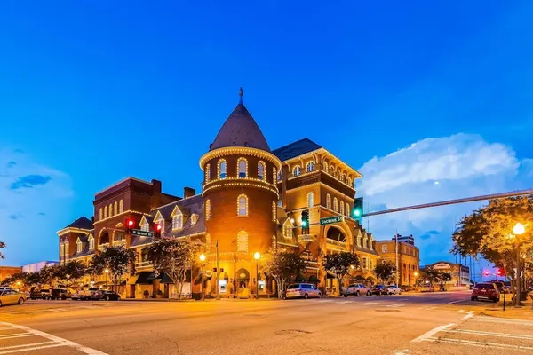 Photo 1 - Windsor Hotel, an Ascend Collection Hotel