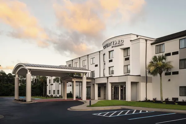 Photo 1 - Courtyard by Marriott Brunswick