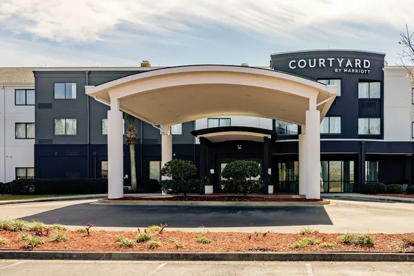 Photo 1 - Courtyard by Marriott Brunswick