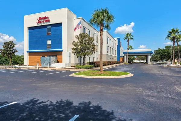 Photo 1 - Hampton Inn & Suites Pensacola I-10 N at Univ. Town Plaza